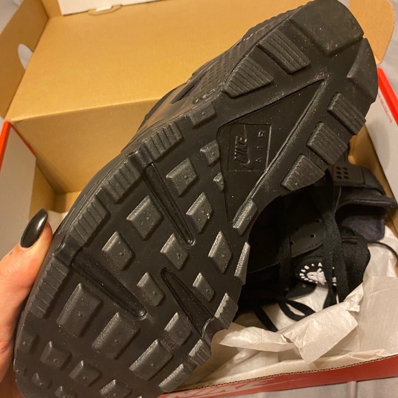 Brand New, Never Worn, in Original Box - Picture 3 of 5